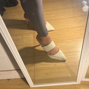 White alligator print high heels, with a thin point